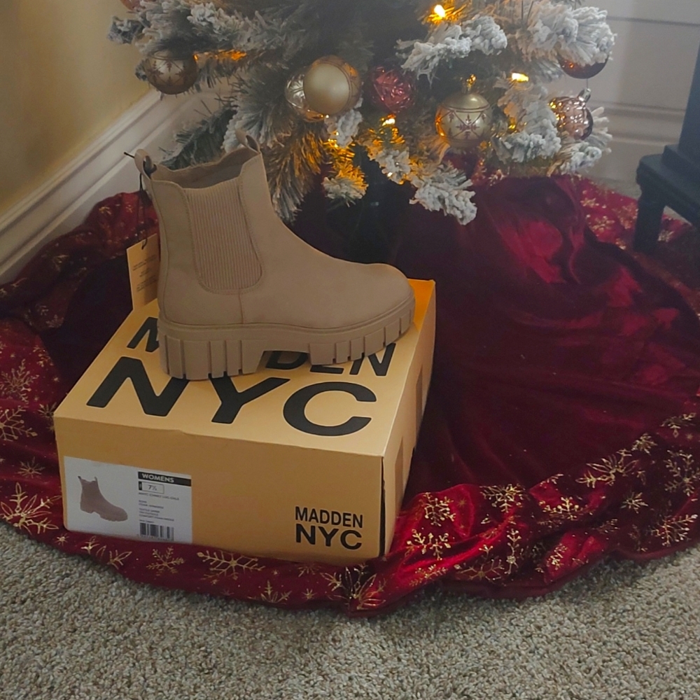 Madden NYC NWT Boots